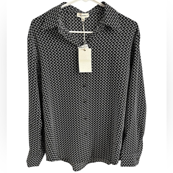 eesome Tops - NWT Black and White Bold Geometric Button-Down Blouse Size S